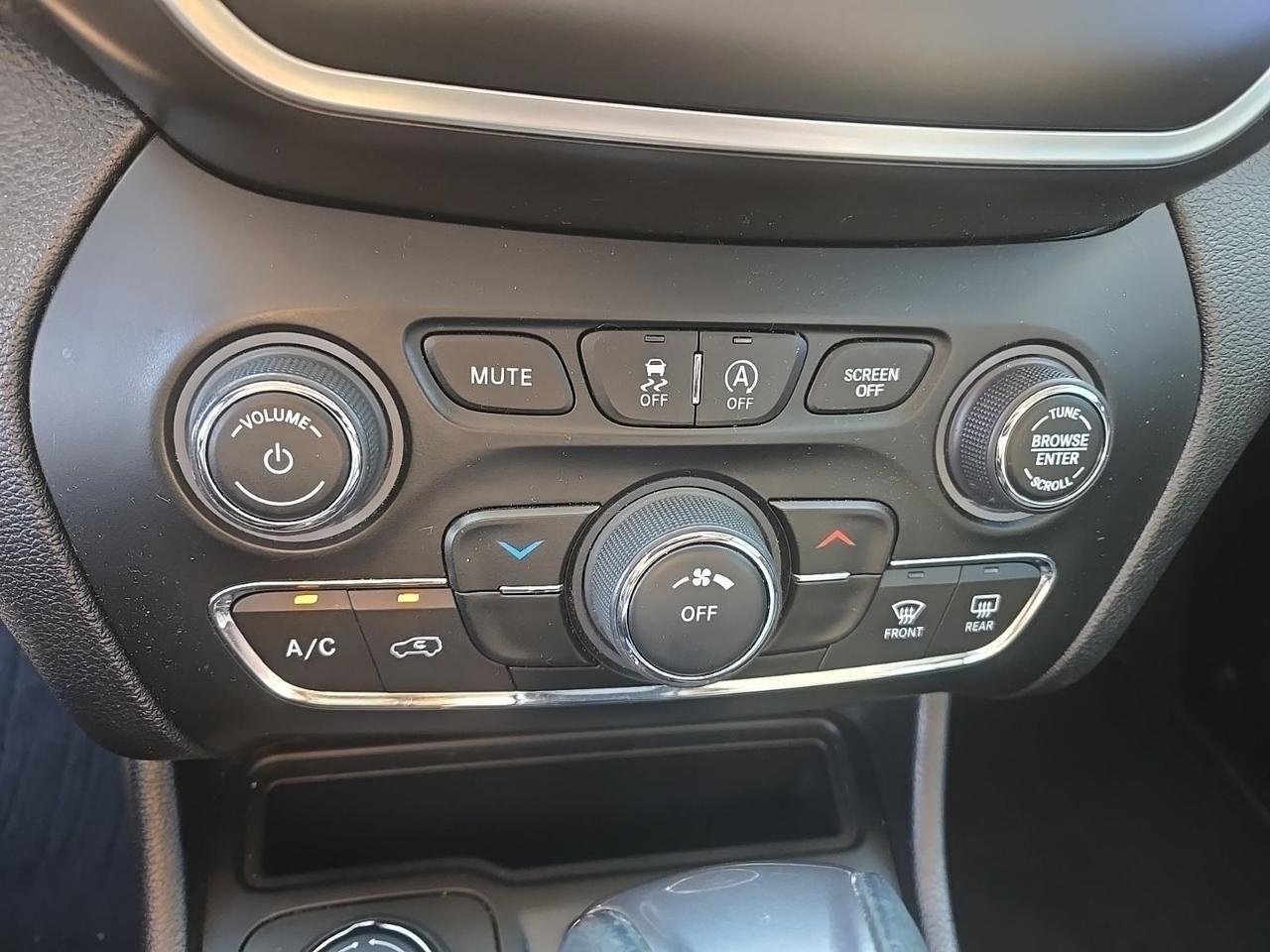 2021 Jeep Cherokee Latitude Lux West Burlington IA
