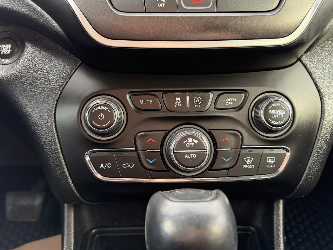2021 Jeep Cherokee Trailhawk 4x4 | V6 | Remote Start | Backup Camera | Heated Seats Redwater AB