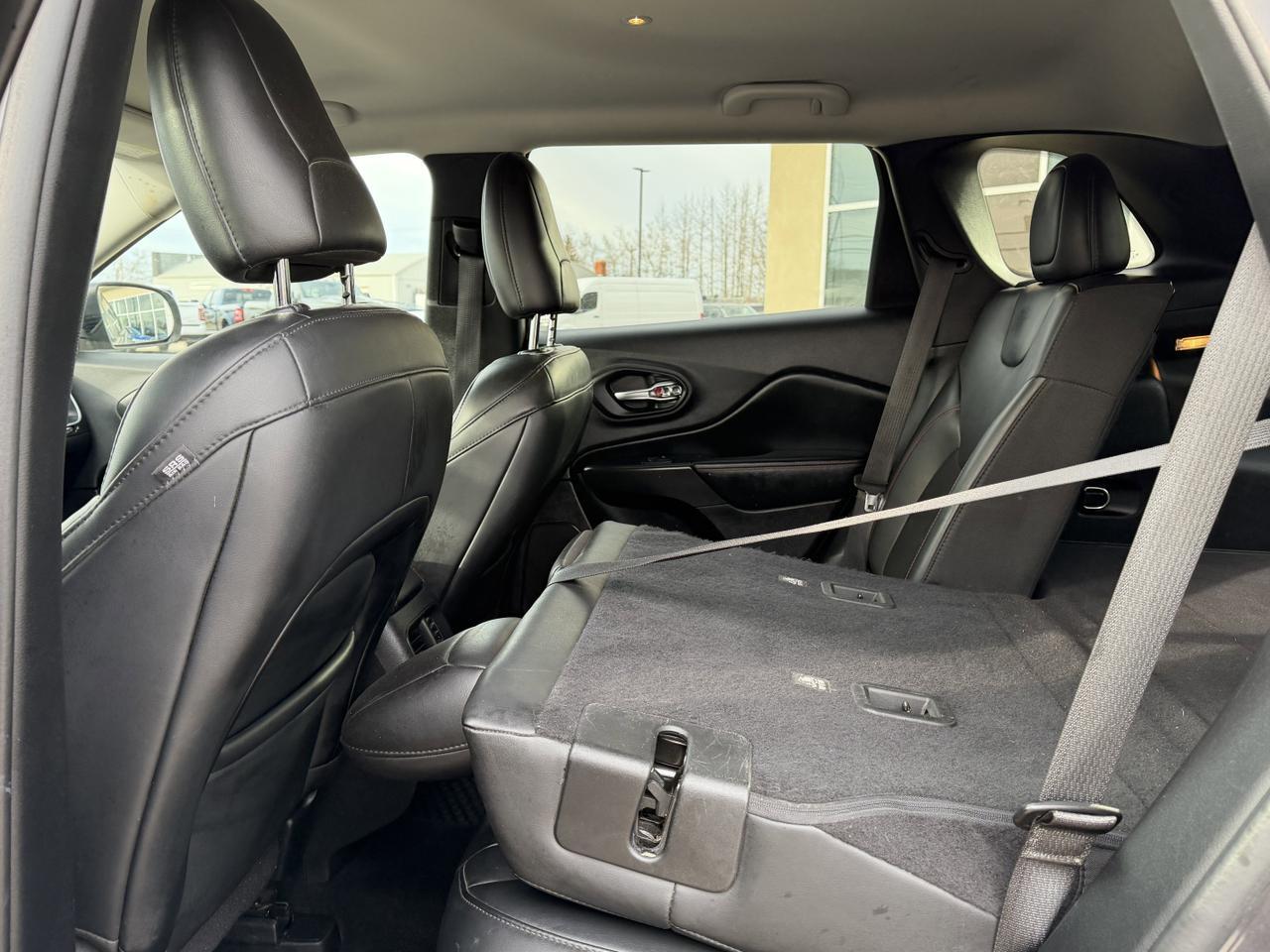 2021 Jeep Cherokee Trailhawk 4x4 | V6 | Remote Start | Backup Camera | Heated Seats Redwater AB