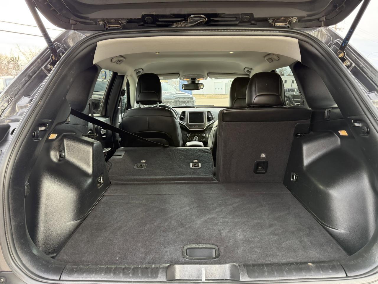 2021 Jeep Cherokee Trailhawk 4x4 | V6 | Remote Start | Backup Camera | Heated Seats Redwater AB