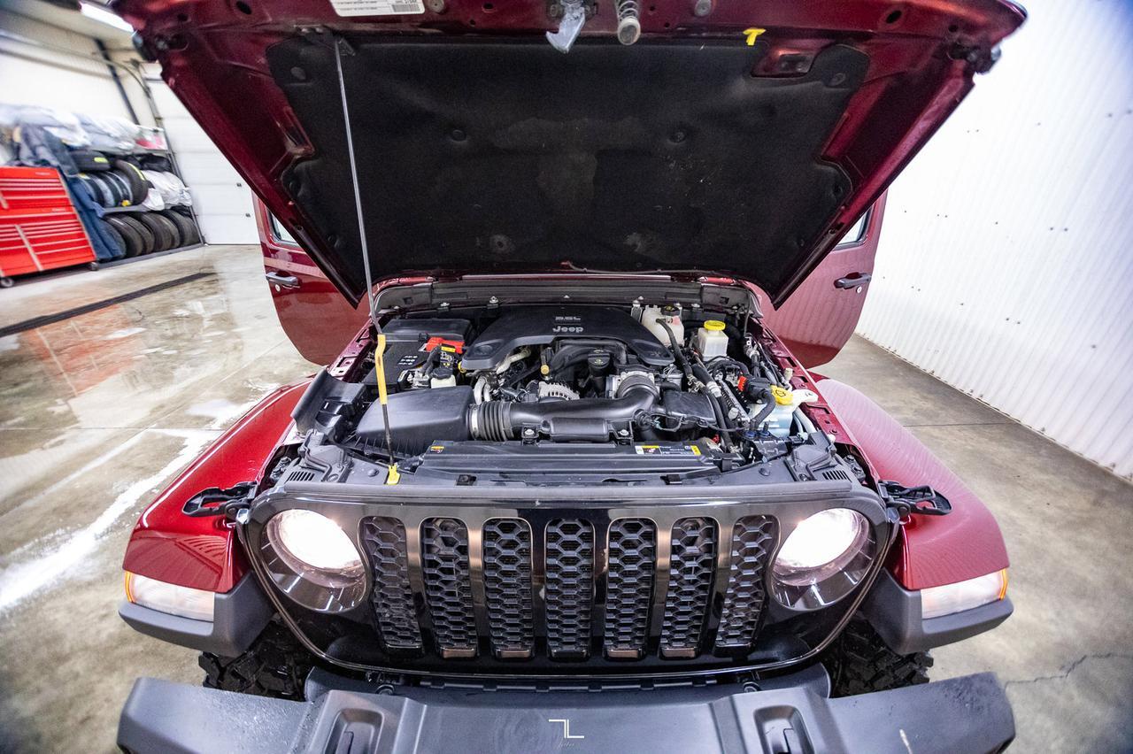 2021 Jeep Gladiator 4x4 Willys Nav BCam Red Deer AB