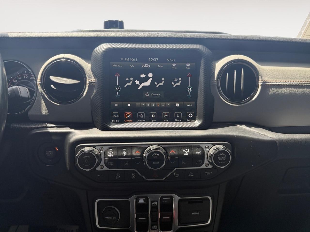 2021 Jeep Gladiator High Altitude, HEATED SEATS, APPLE CARPLAY/ANDROID AUTO, UNIVERSAL GARAGE DOOR OPENER, BED LINER, SLIDING REAR WINDOW, BACKUP CAMERA, POWER/HEATED MIRRORS, REMOTE START, CLEAN CARFAX! Norfolk VA