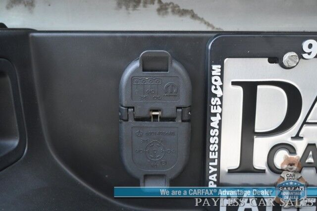 2021 Jeep Gladiator Rubicon / 4X4 / Lifted / Fox Shocks / GIGGLEPIN Winch / Custom Fender Flares & Bumper / Auto Start / Heated Leather Seats & Steering / NAV / Apple CarPlay & Android Auto / Tonneau Cover / Tow Pkg / 1-Owner Anchorage AK