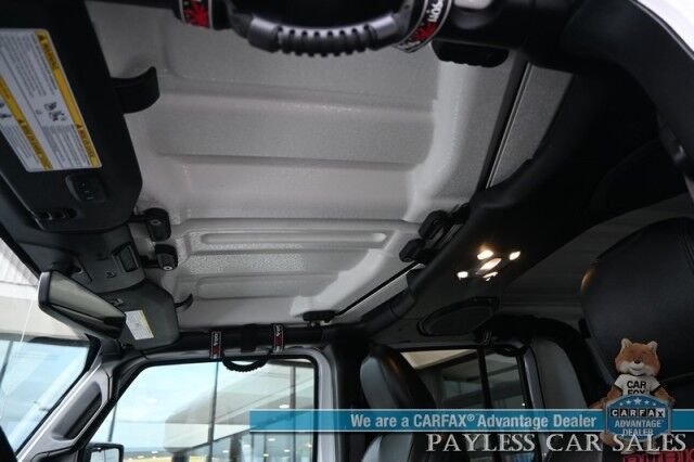 2021 Jeep Gladiator Rubicon / 4X4 / Lifted / Fox Shocks / GIGGLEPIN Winch / Custom Fender Flares & Bumper / Auto Start / Heated Leather Seats & Steering / NAV / Apple CarPlay & Android Auto / Tonneau Cover / Tow Pkg / 1-Owner Anchorage AK