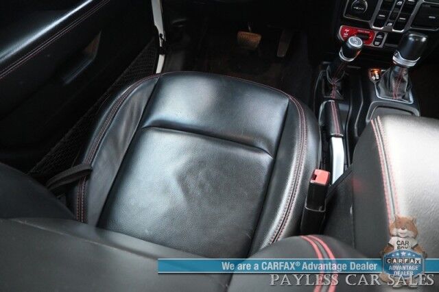 2021 Jeep Gladiator Rubicon / 4X4 / Lifted / Fox Shocks / GIGGLEPIN Winch / Custom Fender Flares & Bumper / Auto Start / Heated Leather Seats & Steering / NAV / Apple CarPlay & Android Auto / Tonneau Cover / Tow Pkg / 1-Owner Anchorage AK