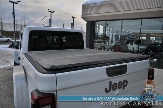 2021 Jeep Gladiator Rubicon / 4X4 / Lifted / Fox Shocks / GIGGLEPIN Winch / Custom Fender Flares & Bumper / Auto Start / Heated Leather Seats & Steering / NAV / Apple CarPlay & Android Auto / Tonneau Cover / Tow Pkg / 1-Owner Anchorage AK