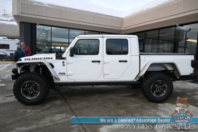 2021 Jeep Gladiator Rubicon / 4X4 / Lifted / Fox Shocks / GIGGLEPIN Winch / Custom Fender Flares & Bumper / Auto Start / Heated Leather Seats & Steering / NAV / Apple CarPlay & Android Auto / Tonneau Cover / Tow Pkg / 1-Owner