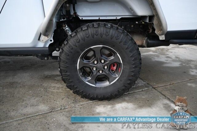 2021 Jeep Gladiator Rubicon / 4X4 / Lifted / Fox Shocks / GIGGLEPIN Winch / Custom Fender Flares & Bumper / Auto Start / Heated Leather Seats & Steering / NAV / Apple CarPlay & Android Auto / Tonneau Cover / Tow Pkg / 1-Owner Anchorage AK