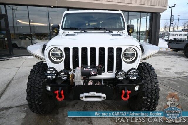 2021 Jeep Gladiator Rubicon / 4X4 / Lifted / Fox Shocks / GIGGLEPIN Winch / Custom Fender Flares & Bumper / Auto Start / Heated Leather Seats & Steering / NAV / Apple CarPlay & Android Auto / Tonneau Cover / Tow Pkg / 1-Owner