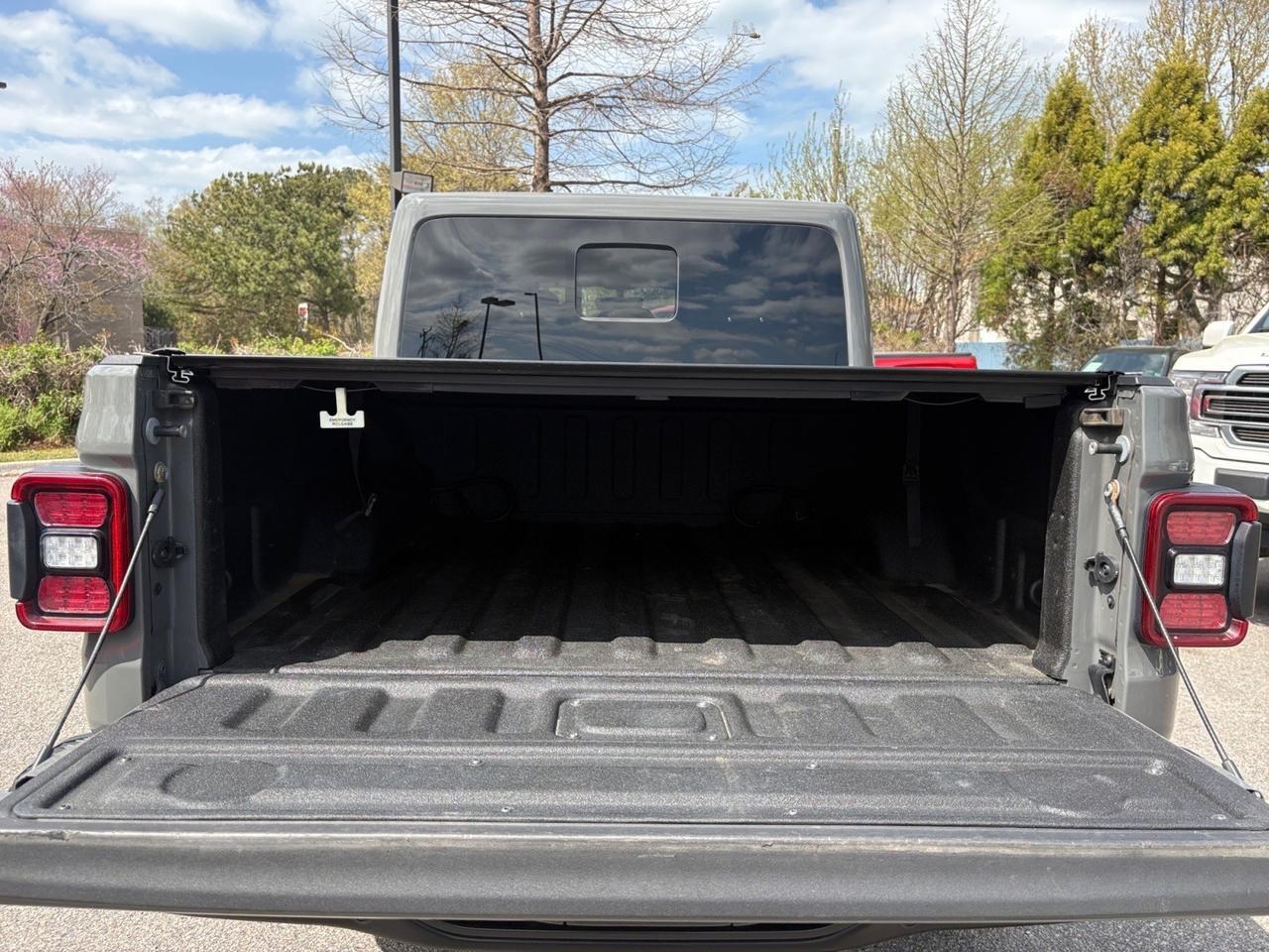 2021 Jeep Gladiator Rubicon, BLIND SPOT ALERT, LANE KEEP ASSIST, HEATED STEERING WHEEL & FRONT SEATS, APPLE CARPLAY/ANDROID AUTO, LOW MILES, ONLY 1 OWNER, CLEAN CARFAX, TAKE THIS JEEP HOME TODAY! Virginia Beach VA