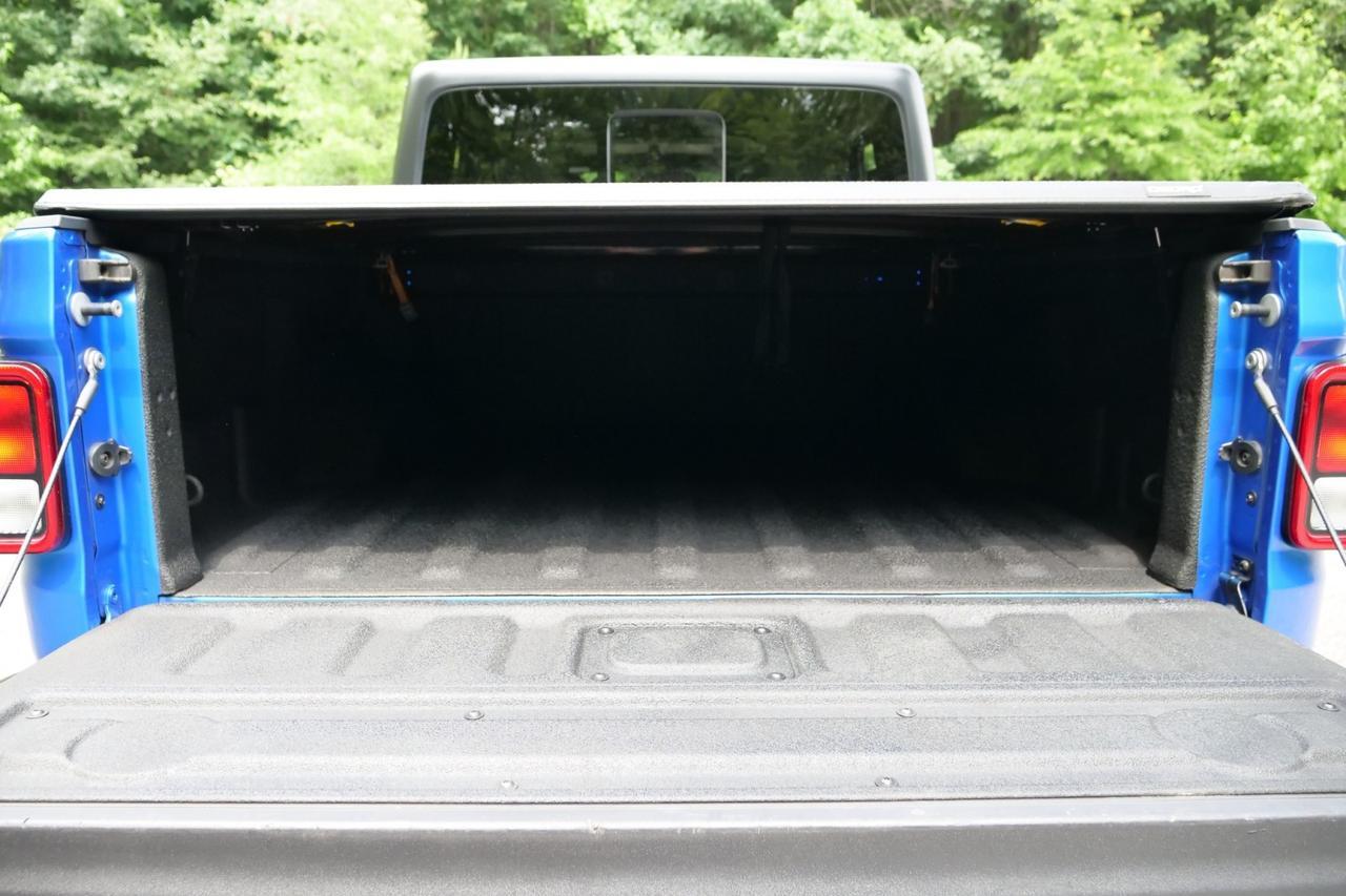 2021 Jeep Gladiator Willys 4X4 / Tow Package / Cold Weather Group! High Point NC