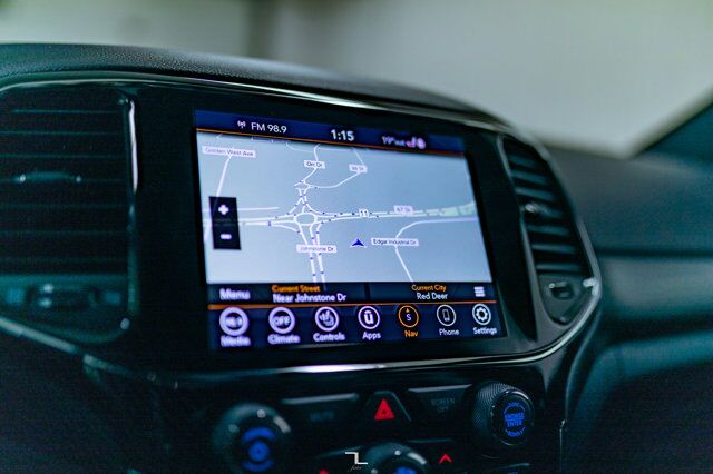 2021 Jeep Grand Cherokee 4x4 Altitude Leather Nav BCam Red Deer AB