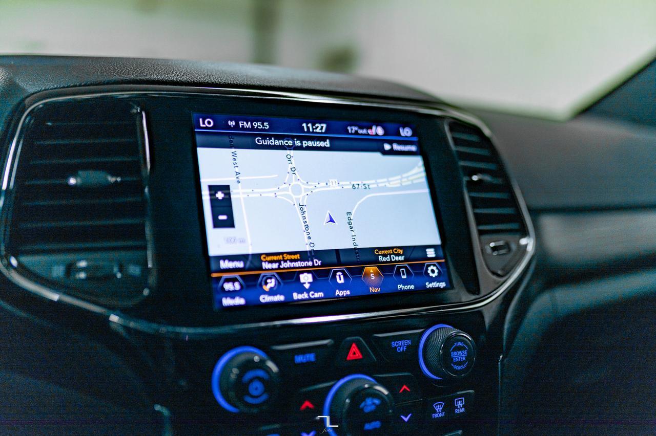 2021 Jeep Grand Cherokee 4x4 Altitude Leather Nav BCam Red Deer AB