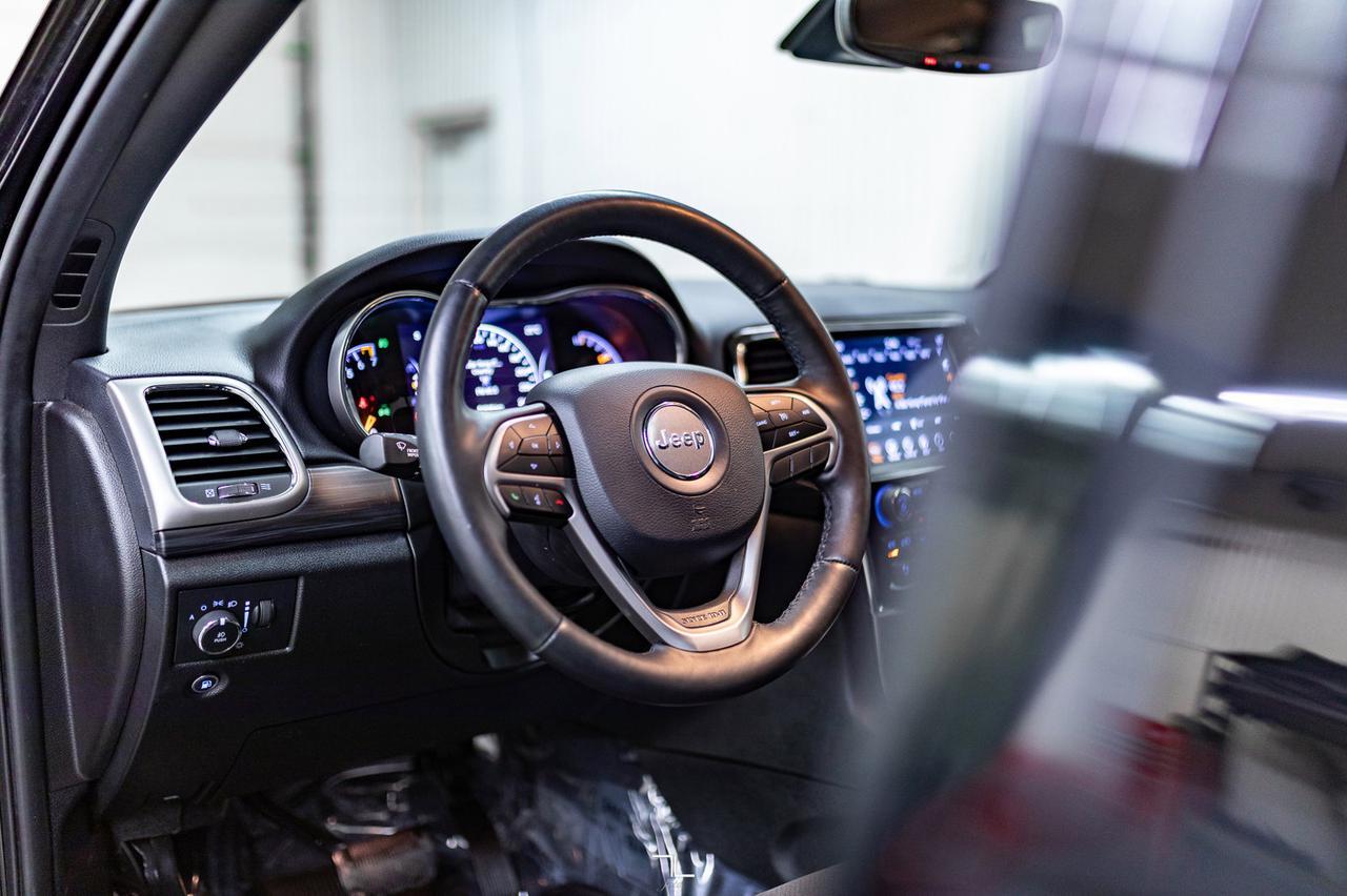 2021 Jeep Grand Cherokee 4x4 Altitude Leather Roof Nav BCam Red Deer AB