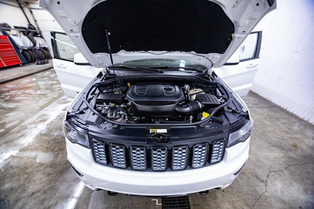 2021 Jeep Grand Cherokee 4x4 Altitude Leather Roof Nav BCam Red Deer AB