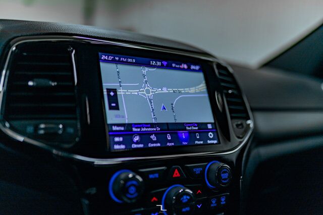 2021 Jeep Grand Cherokee 4x4 Altitude Leather Roof Nav BCam Red Deer AB