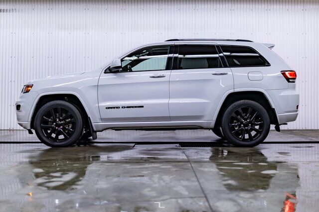 2021 Jeep Grand Cherokee 4x4 Altitude Leather Roof Nav BCam Red Deer AB