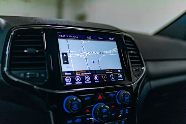 2021 Jeep Grand Cherokee 4x4 Altitude Leather Roof Nav Red Deer AB