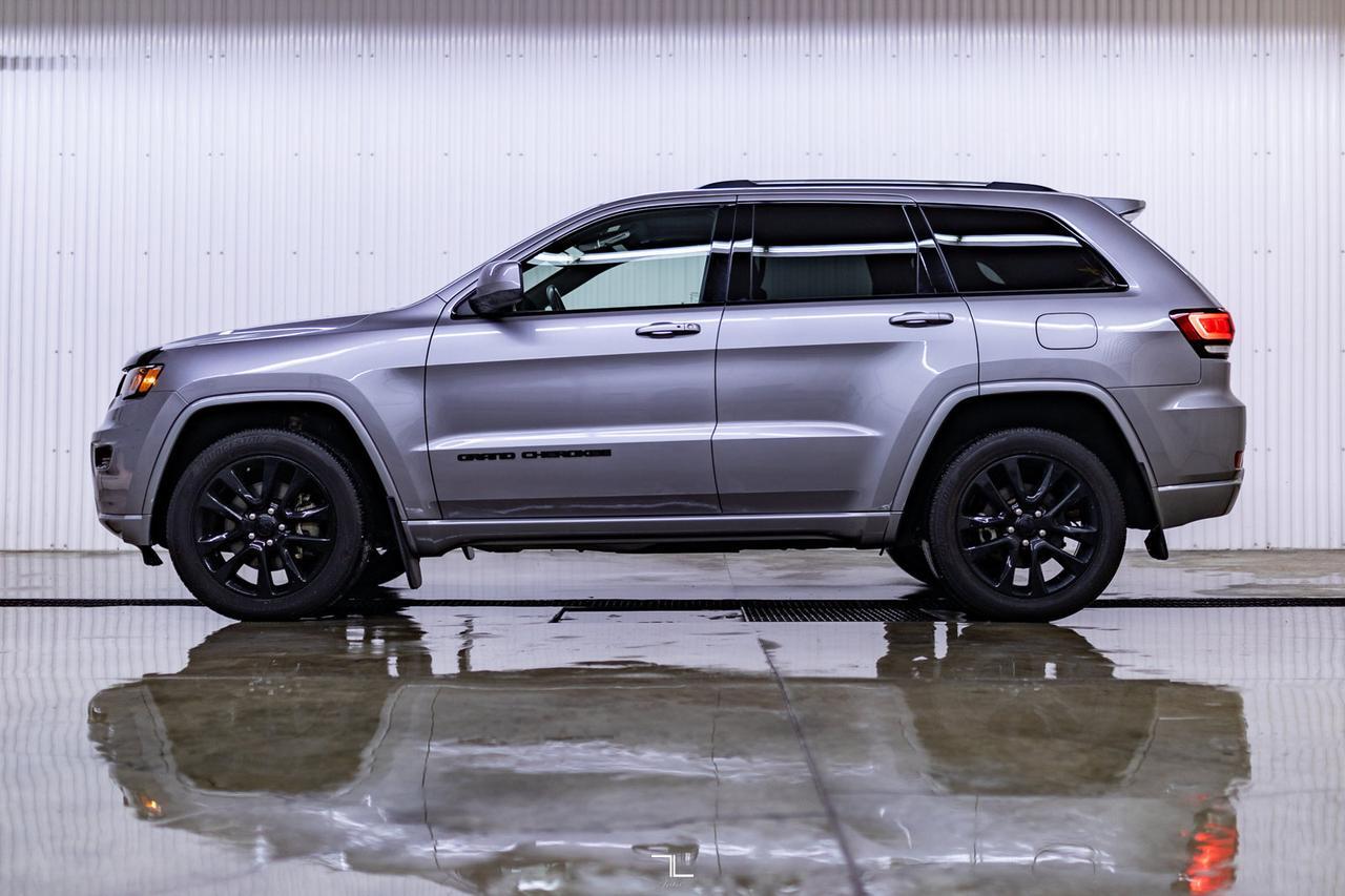 2021 Jeep Grand Cherokee 4x4 Altitude Leather Roof Nav Red Deer AB