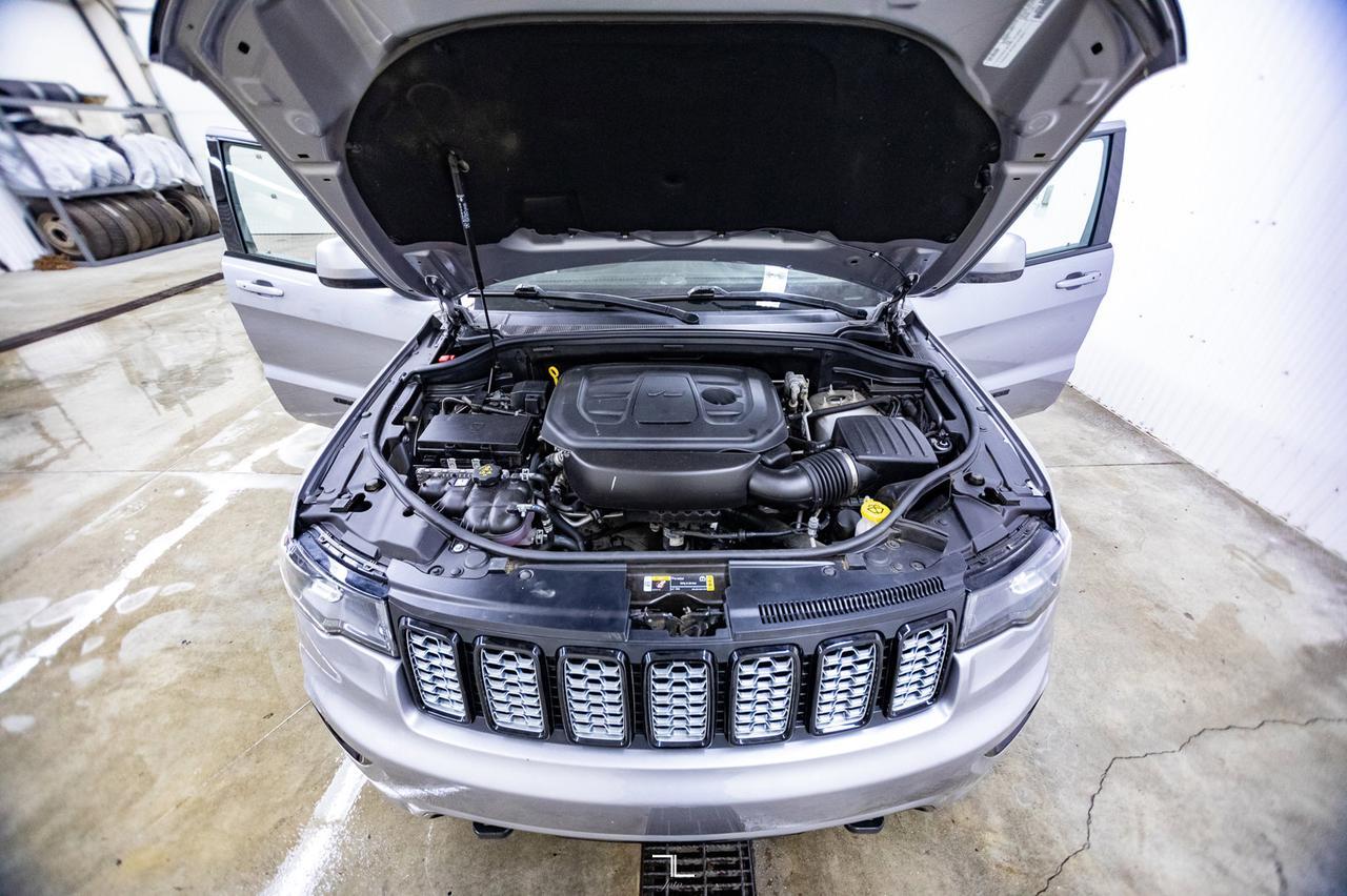 2021 Jeep Grand Cherokee 4x4 Altitude Leather Roof Nav Red Deer AB