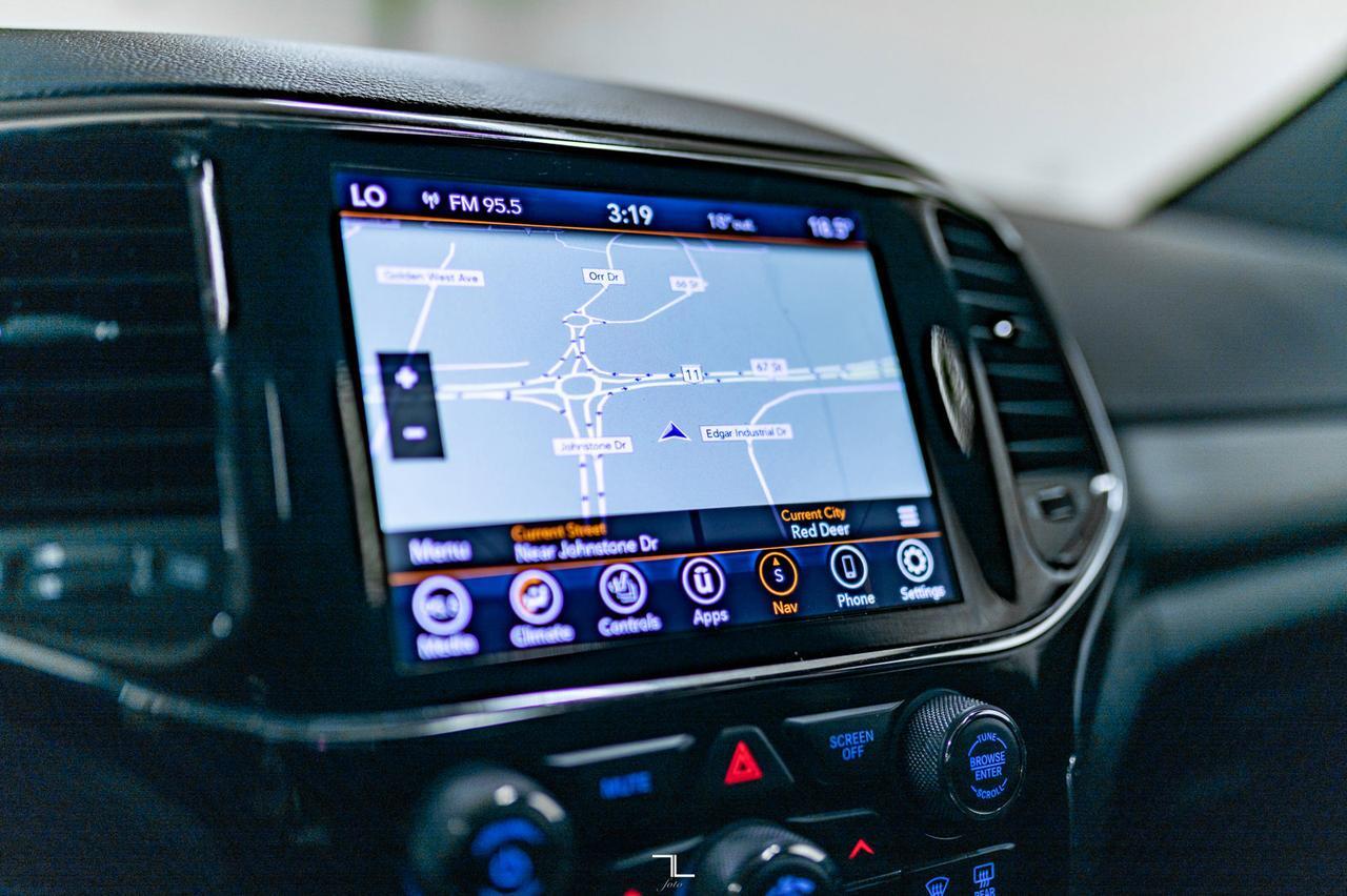 2021 Jeep Grand Cherokee 4x4 Altitude Leather Roof Nav Red Deer AB