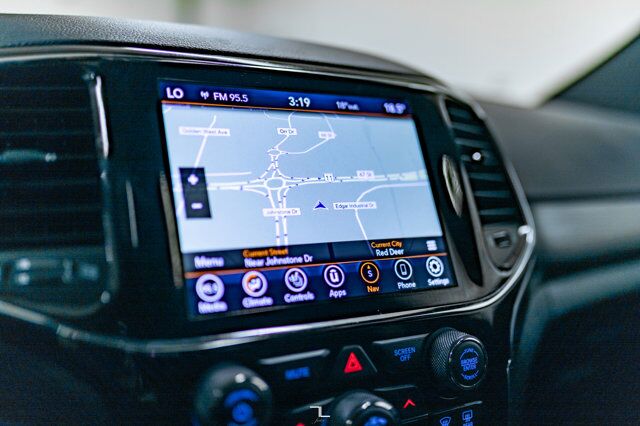 2021 Jeep Grand Cherokee 4x4 Altitude Leather Roof Nav Red Deer AB