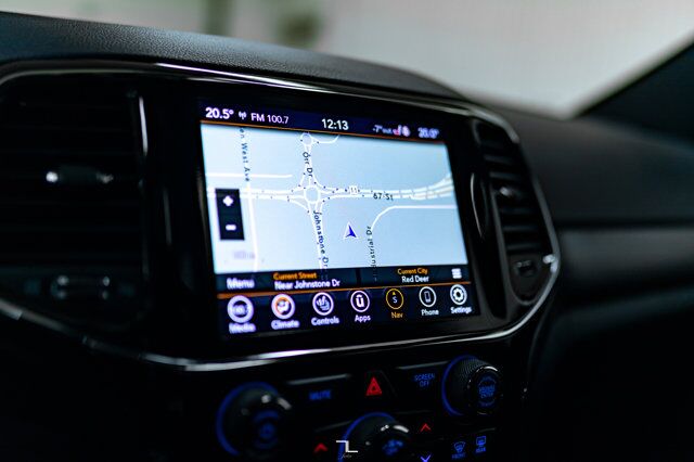 2021 Jeep Grand Cherokee 4x4 Altitude Leather Roof Nav Red Deer AB