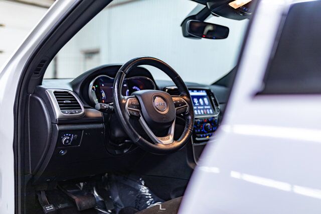 2021 Jeep Grand Cherokee 4x4 Altitude Leather Roof Nav Red Deer AB