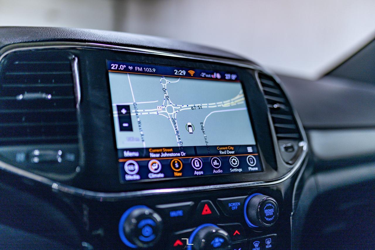 2021 Jeep Grand Cherokee 4x4 Laredo Nav BCam Red Deer AB