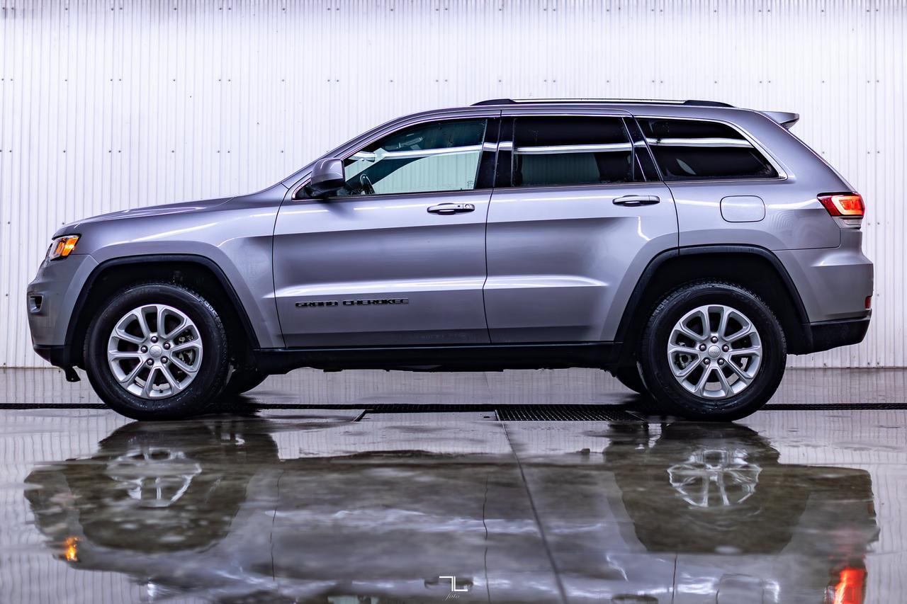 2021 Jeep Grand Cherokee 4x4 Laredo Nav BCam Red Deer AB