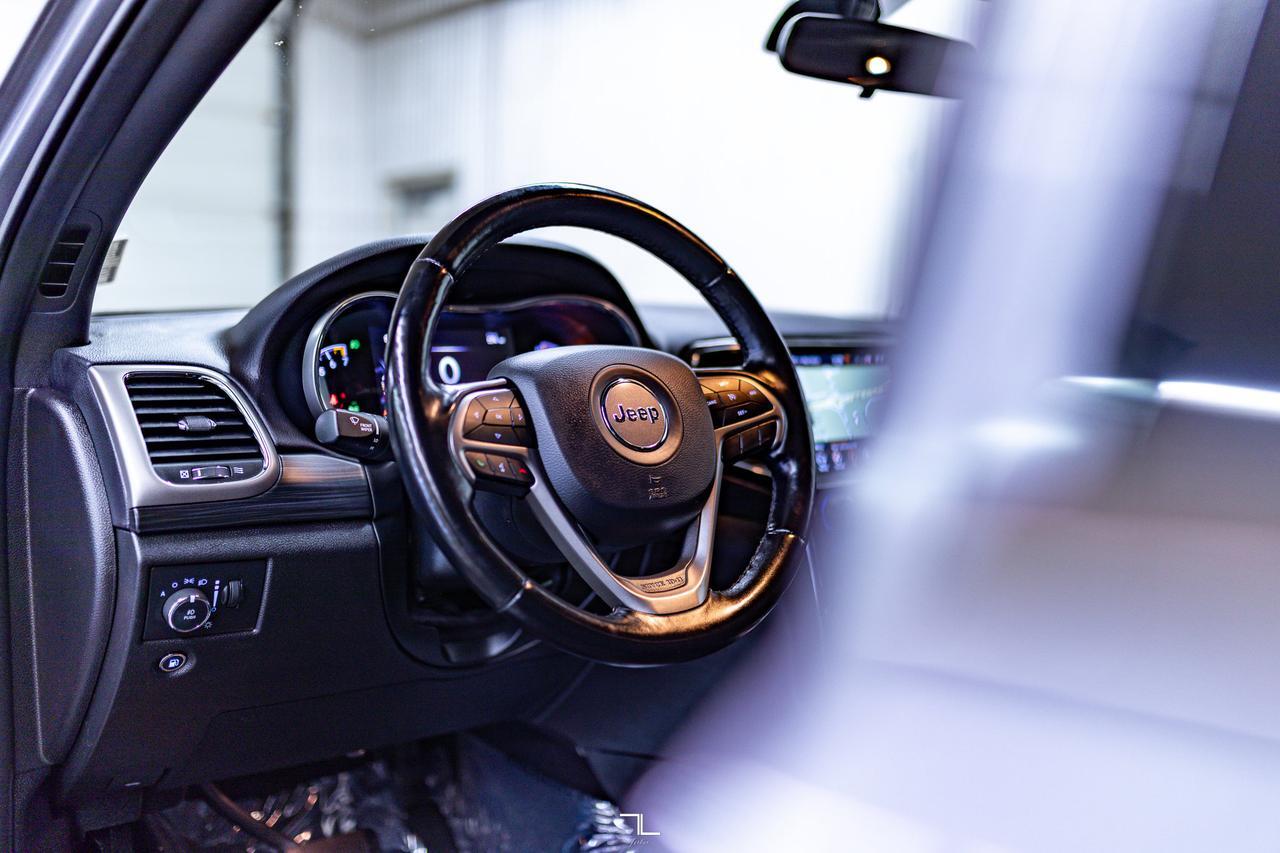 2021 Jeep Grand Cherokee 4x4 Laredo Nav BCam Red Deer AB