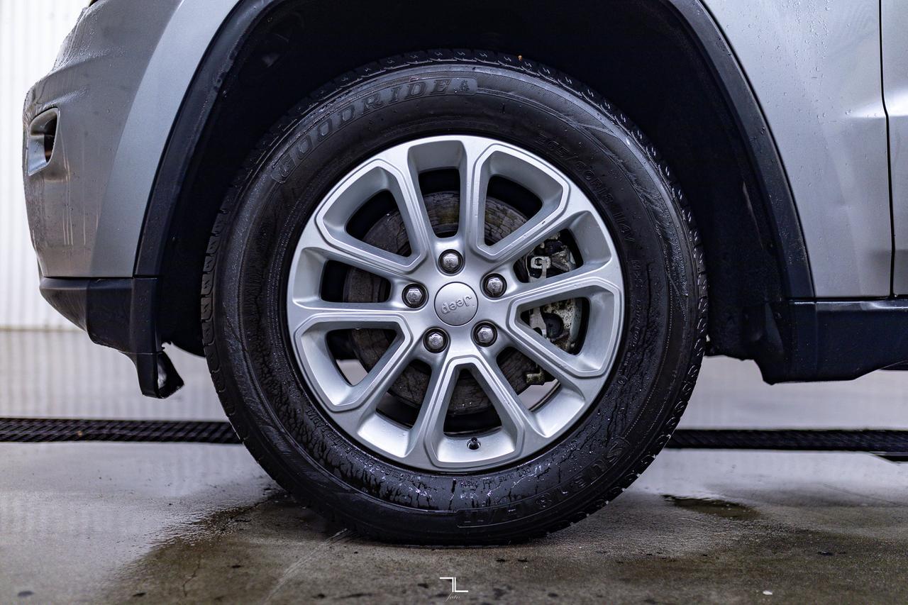 2021 Jeep Grand Cherokee 4x4 Laredo Nav BCam Red Deer AB