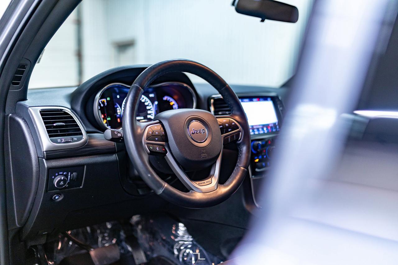 2021 Jeep Grand Cherokee 4x4 Laredo Nav BCam Red Deer AB