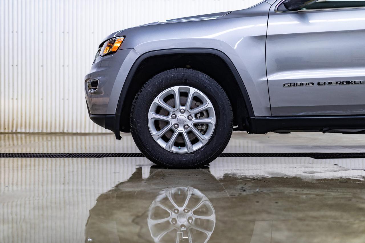 2021 Jeep Grand Cherokee 4x4 Laredo Nav BCam Red Deer AB