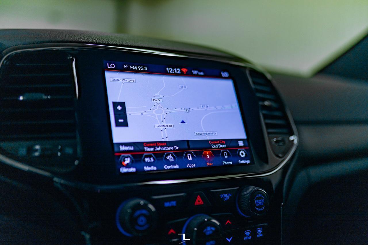 2021 Jeep Grand Cherokee 4x4 Laredo Nav BCam Red Deer AB