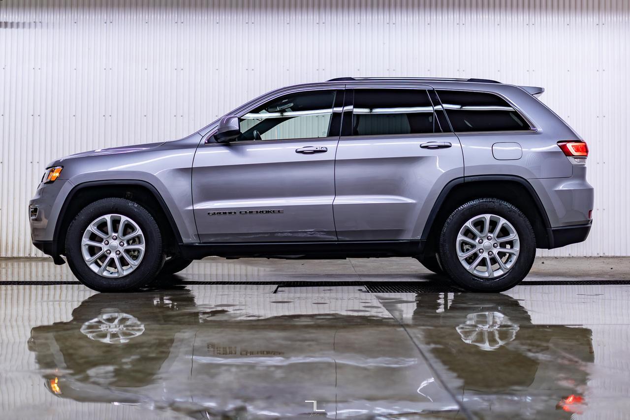 2021 Jeep Grand Cherokee 4x4 Laredo Nav BCam Red Deer AB