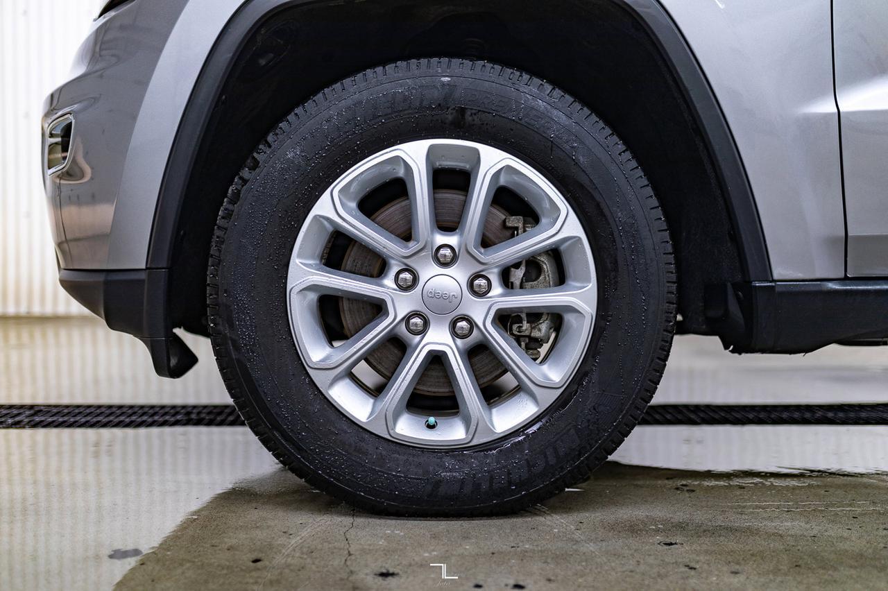 2021 Jeep Grand Cherokee 4x4 Laredo Nav BCam Red Deer AB