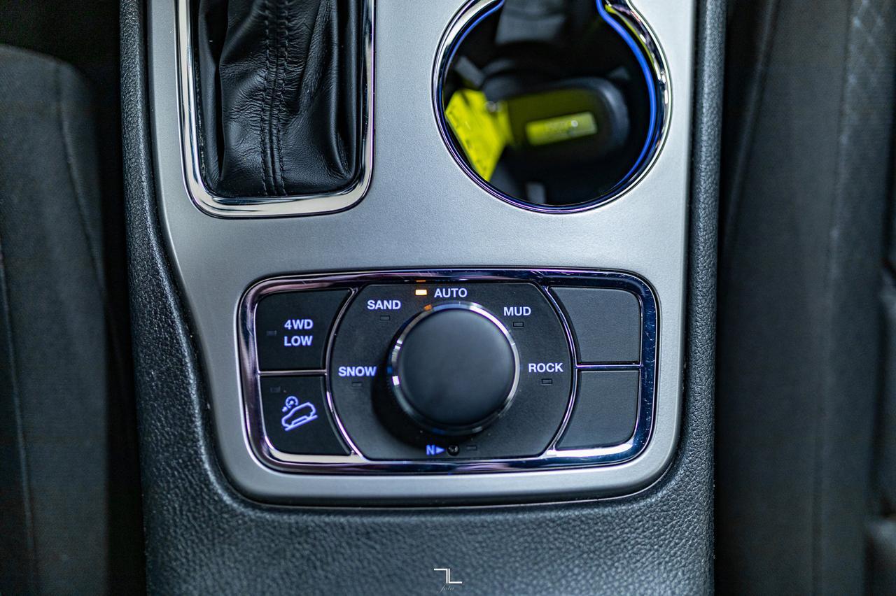 2021 Jeep Grand Cherokee 4x4 Laredo Nav BCam Red Deer AB