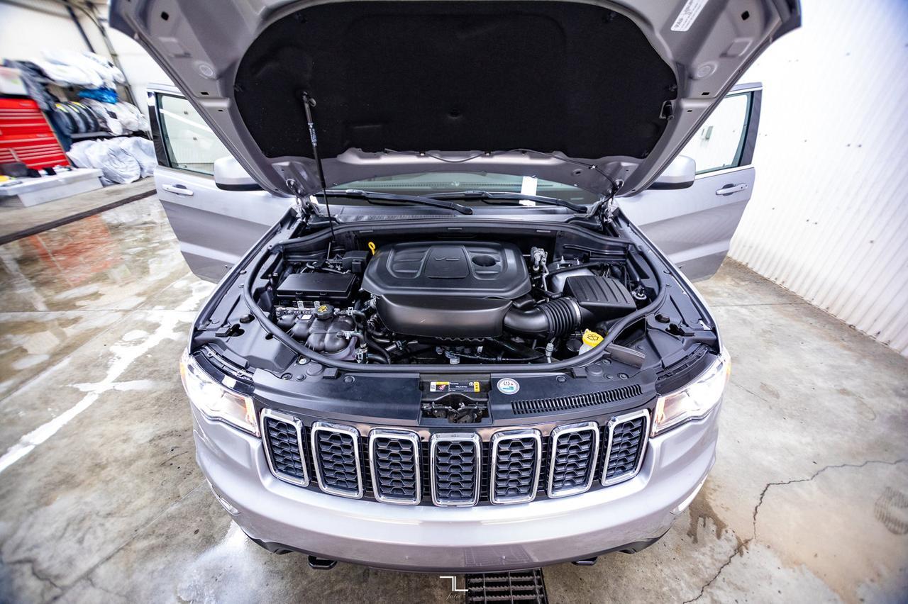 2021 Jeep Grand Cherokee 4x4 Laredo Nav BCam Red Deer AB