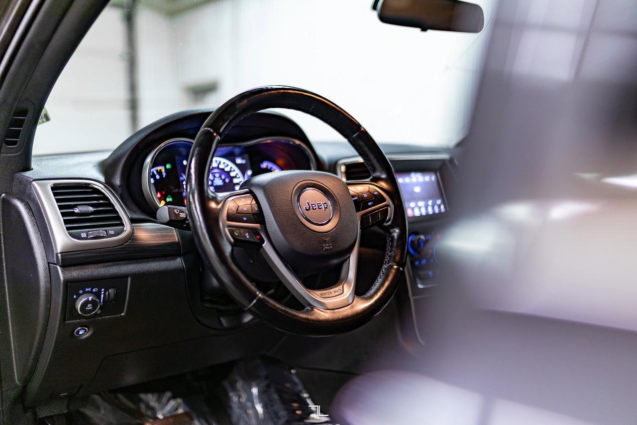 2021 Jeep Grand Cherokee 4x4 Laredo PSeat BCam Red Deer AB