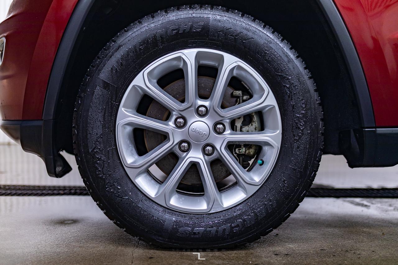 2021 Jeep Grand Cherokee 4x4 Laredo PSeat BCam Red Deer AB