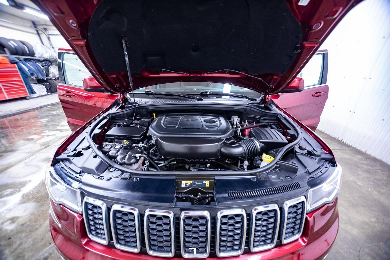 2021 Jeep Grand Cherokee 4x4 Laredo PSeat BCam Red Deer AB