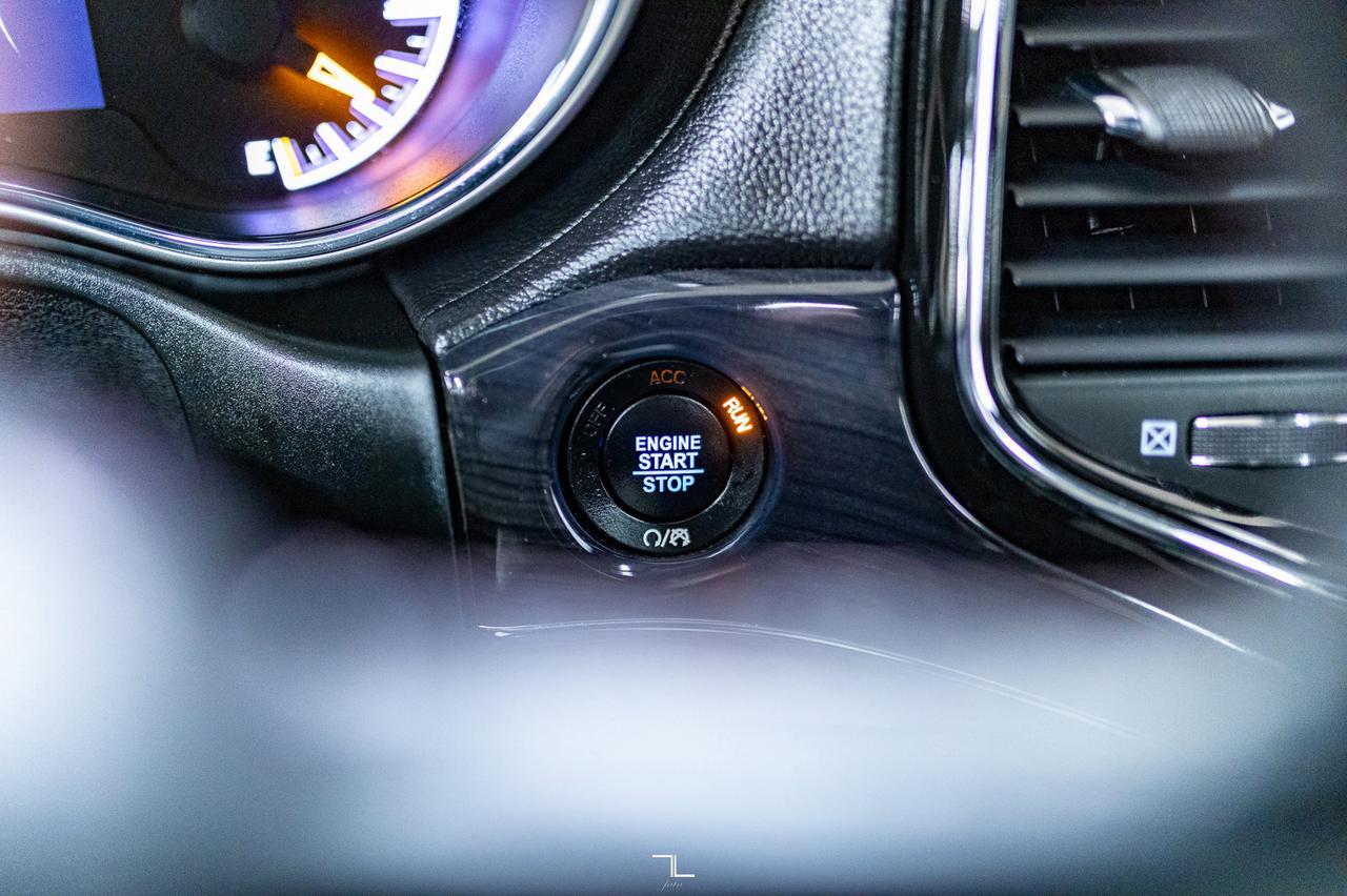 2021 Jeep Grand Cherokee 4x4 Overland Leather Roof Nav BCam Red Deer AB