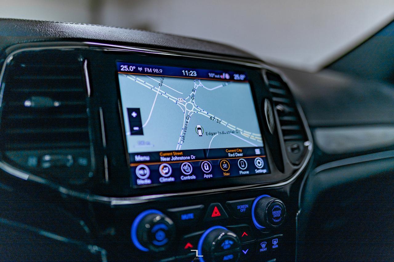 2021 Jeep Grand Cherokee 4x4 Overland Leather Roof Nav BCam Red Deer AB