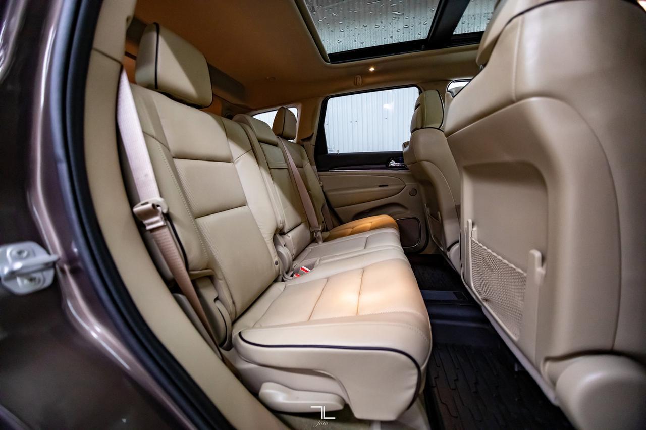 2021 Jeep Grand Cherokee 4x4 Overland Leather Roof Nav BCam Red Deer AB