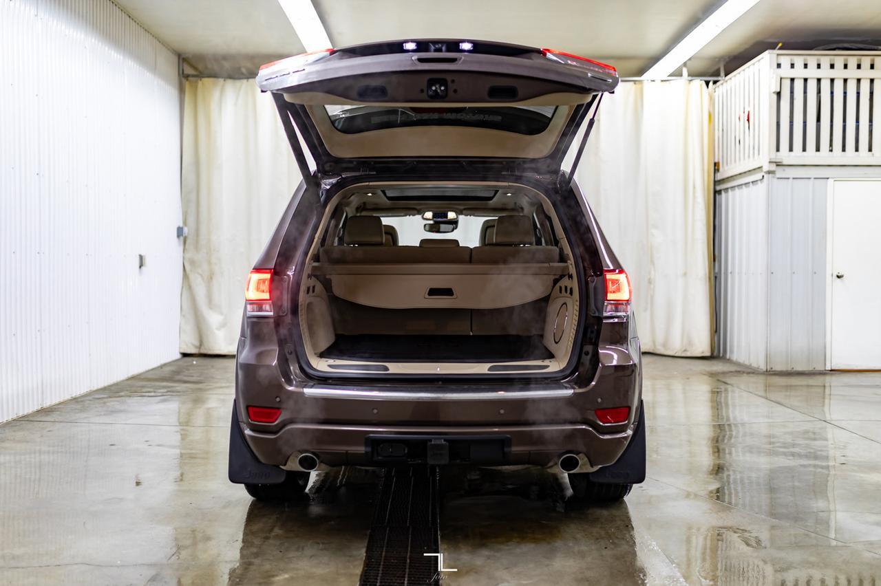 2021 Jeep Grand Cherokee 4x4 Overland Leather Roof Nav BCam Red Deer AB