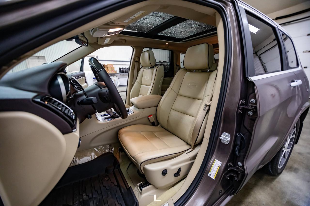 2021 Jeep Grand Cherokee 4x4 Overland Leather Roof Nav BCam Red Deer AB