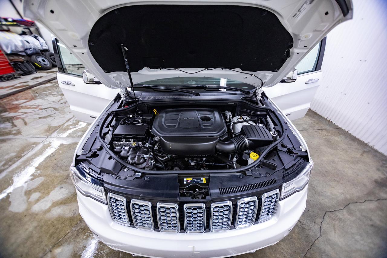 2021 Jeep Grand Cherokee 4x4 Overland Leather Roof Nav Red Deer AB