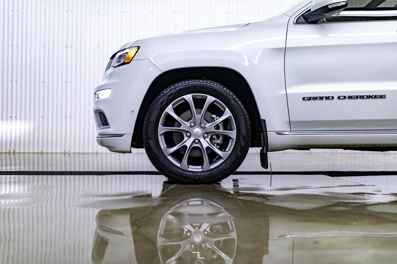 2021 Jeep Grand Cherokee 4x4 Summit Leather Roof Nav BCam Red Deer AB