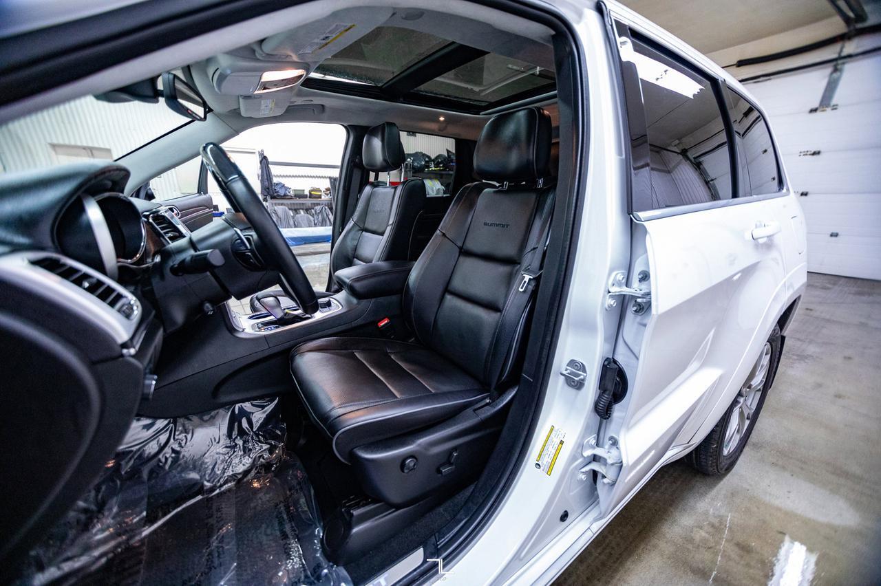 2021 Jeep Grand Cherokee 4x4 Summit Leather Roof Nav BCam Red Deer AB